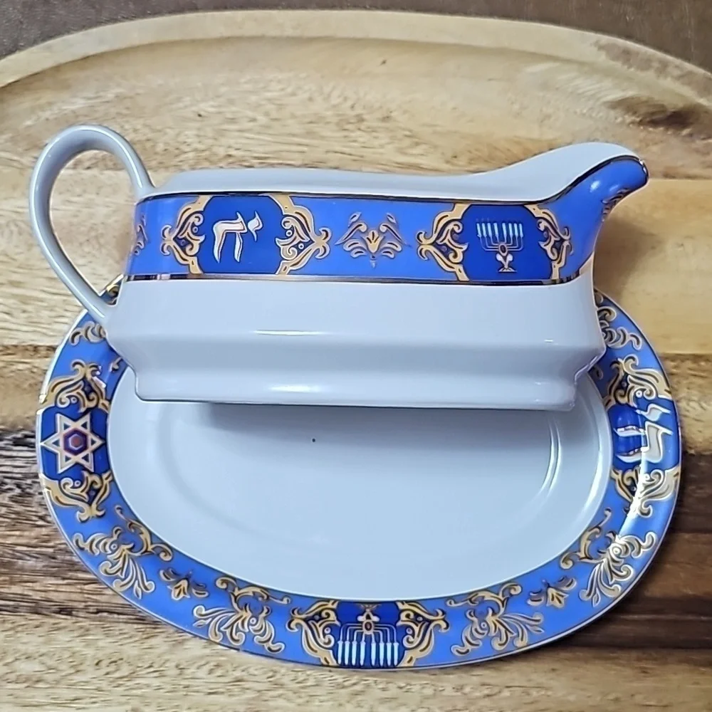 New Celebrations American Atelier Bloomingdale's Judaica Gravy Bowl Under Plate!